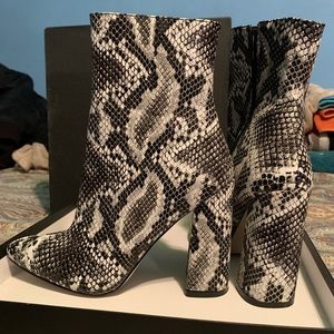 PRETTY LITTLE THING snake heel